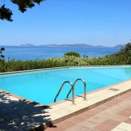 Villa Sleeps 6 Pool