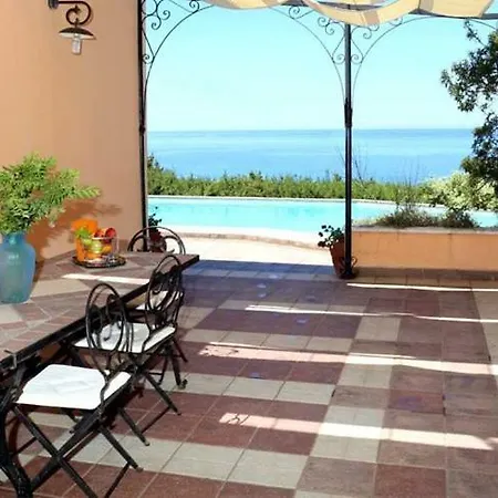 Villa Sleeps 6 Pool